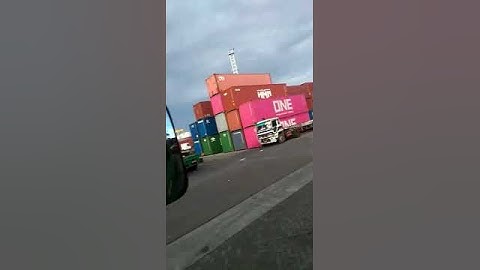 Pelayanan TPK KOJA di perlambat dari tadi malam mobil masuk belum dimuat containernya