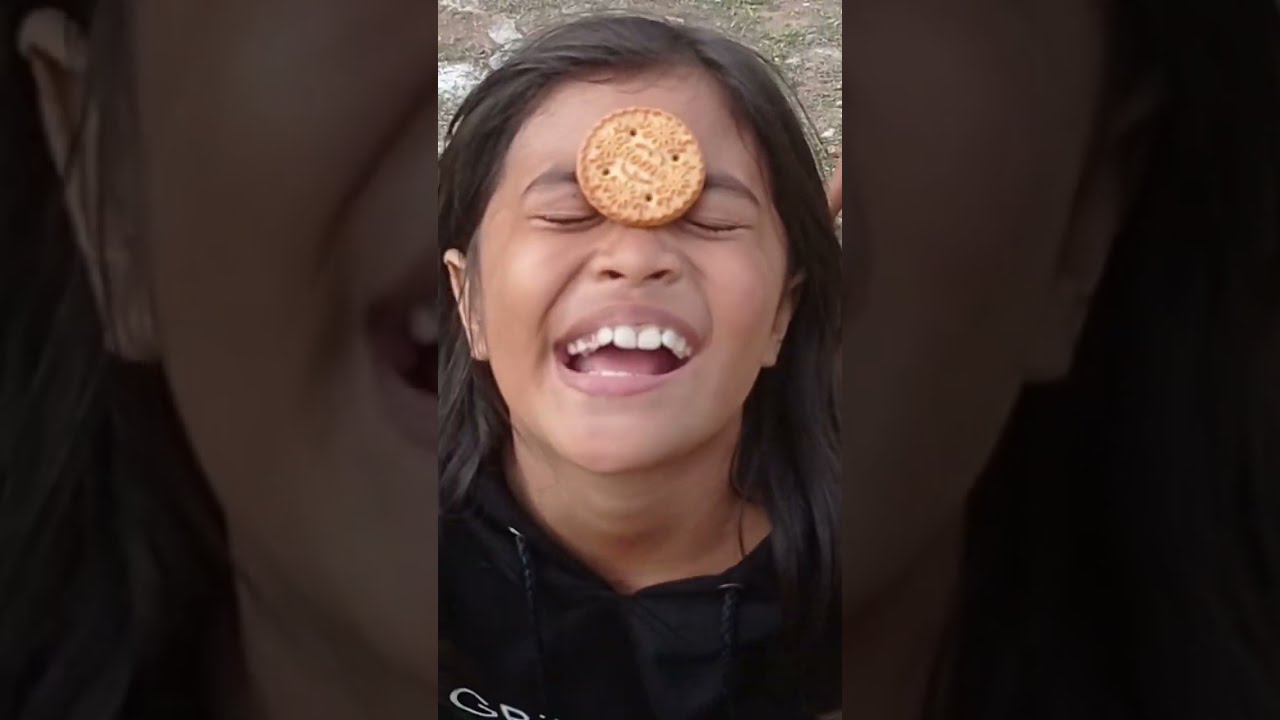 Lomba Makan Biskuit ke dalam Mulut #21 Agustus 2022 - YouTube