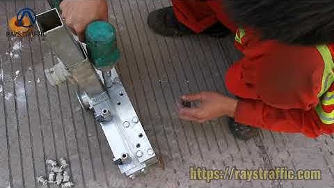 14. Rays Traffic Coldplastic Dots Road Marking Machine-11. 45cm Dots Line Marking Construction 3