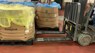 Cascade-KOOI Rollerforks® in Action: Efficient Slipsheet and Pallet Handling