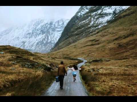 უხმოდ მივყვები ქუჩის ნაპირებს ❤