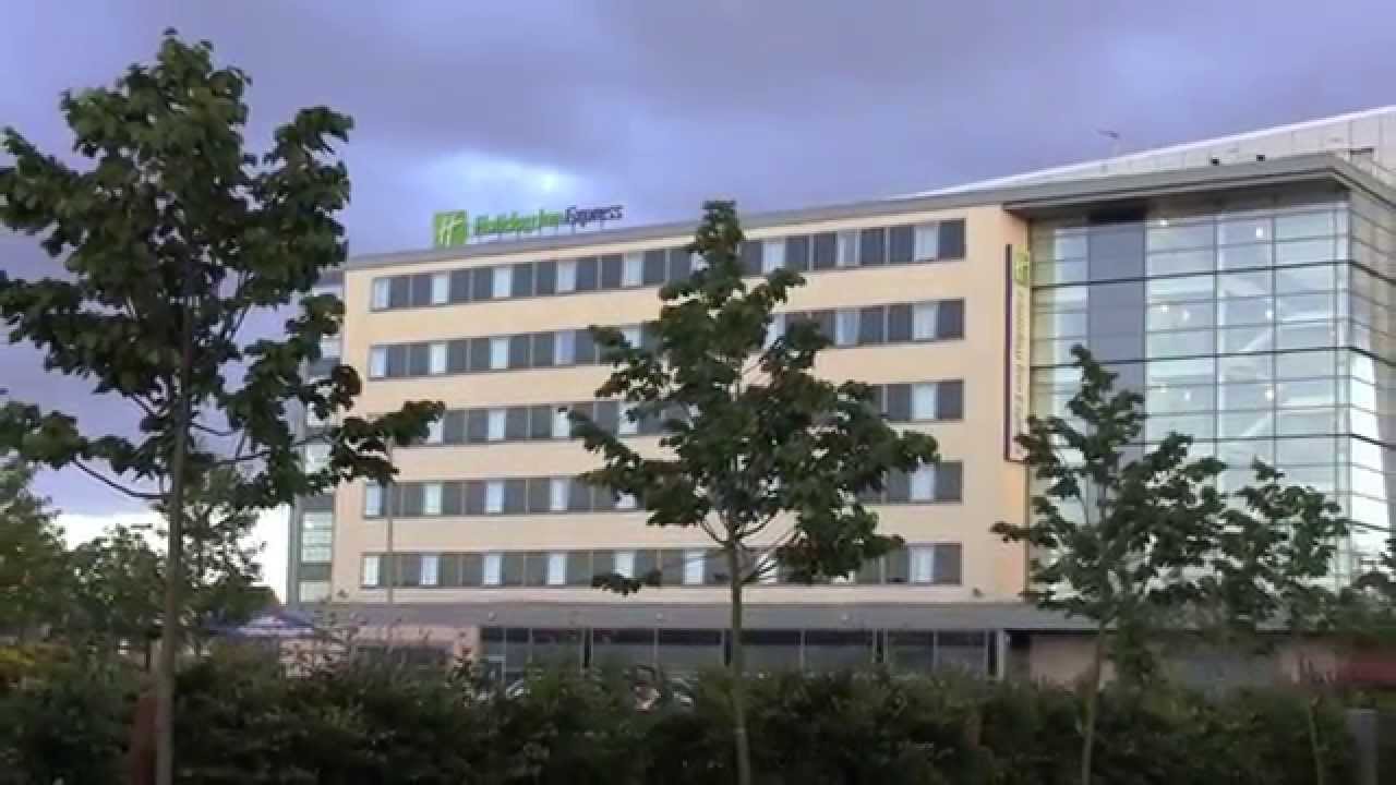 Holiday Inn Express John Lennon Airport