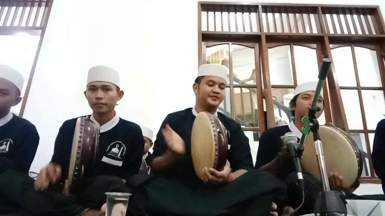 Hadroh ikram robi kholaq toha - YouTube