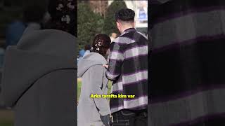 Güzel Kizin Kulakliğini Kesi̇p 10 Kati Para Vermek - Absürt Komi̇k Şaka