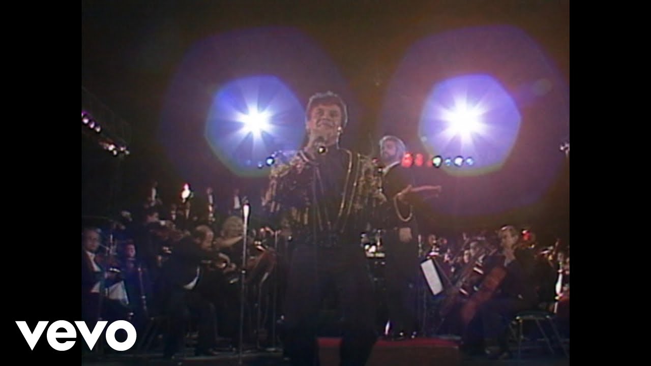 Juan Gabriel - Debo Hacerlo (Video) Juan Gabriel - Debo Hacerlo (Video)