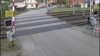 Un peatón se salva de morir atropellado por un tren