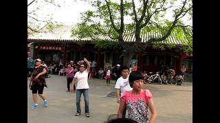 Танцы на улице Пекина