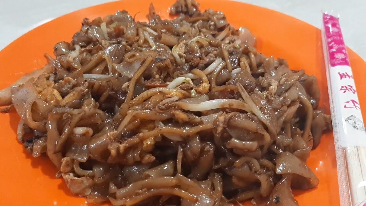 Berseh Food Centre. Hock Kee Fried Kway Teow.  One of the Lesser Known Char Kway Teow in Singapore.