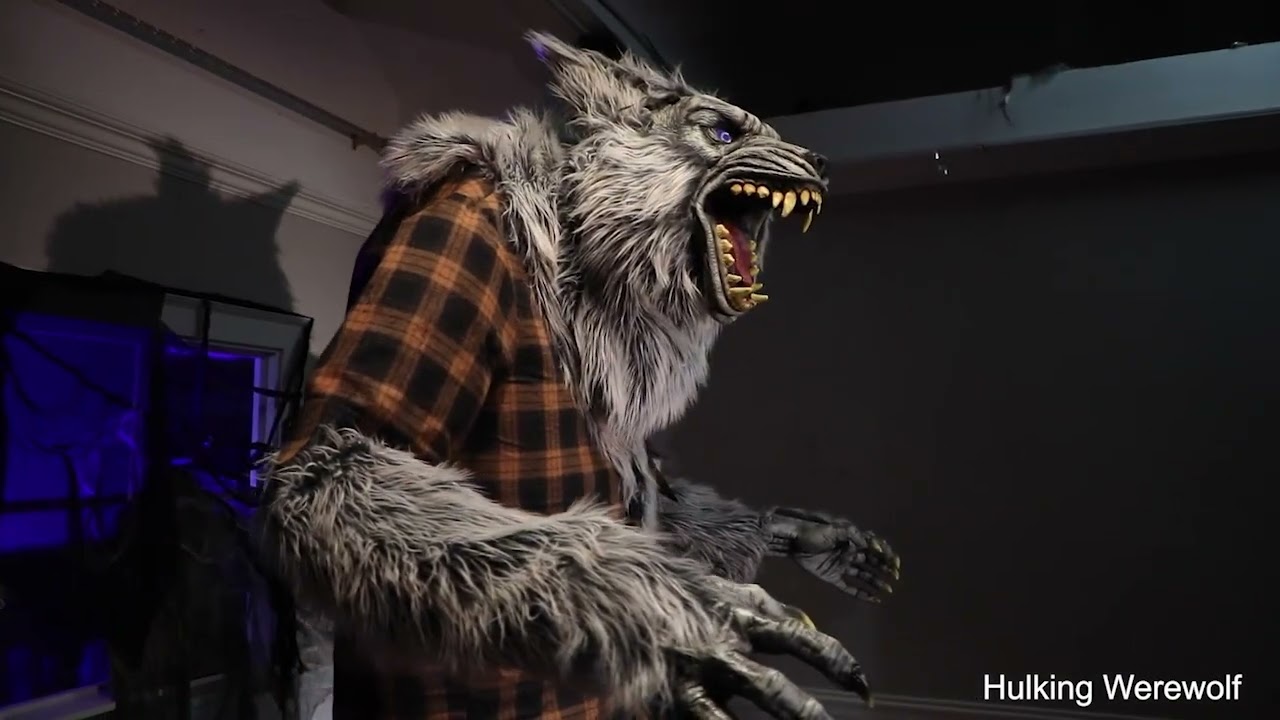 MR124904 Animated Hulking Werewolf