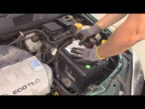 Opel Astra G: Autobatterie richtig wechseln! - YouTube