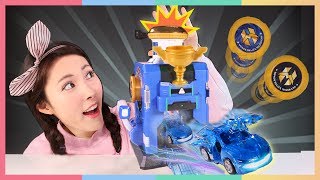 凱利的強勁對決體育場射擊聯盟變身機器人玩具遊戲  | 凱利和玩具朋友們  | 凱利TV