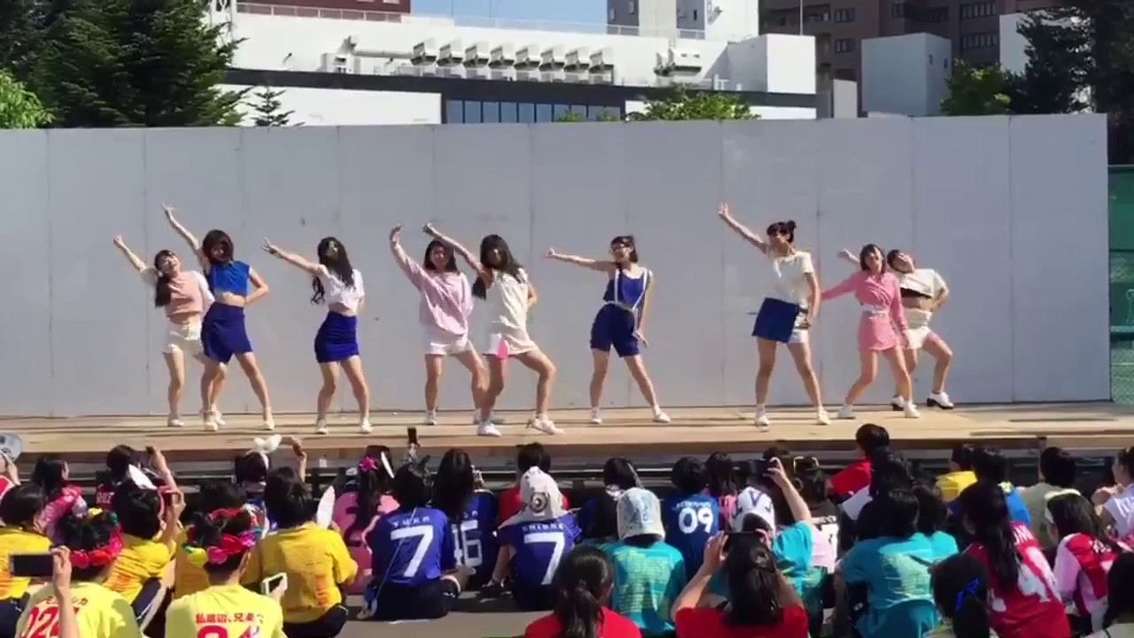 体育祭 文化祭 余興で盛り上がる定番ダンス曲12選 保存版 Dews デュース