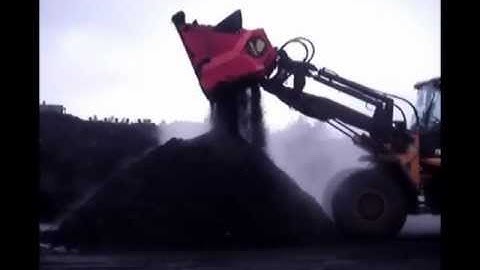 Allu Screening Bucket on Compost.wmv