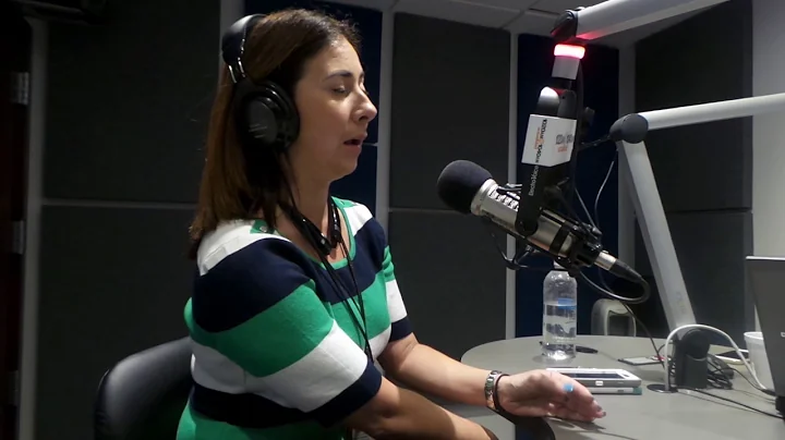 Jennifer Capote, de la polica de Miami-Dade,  sobr...
