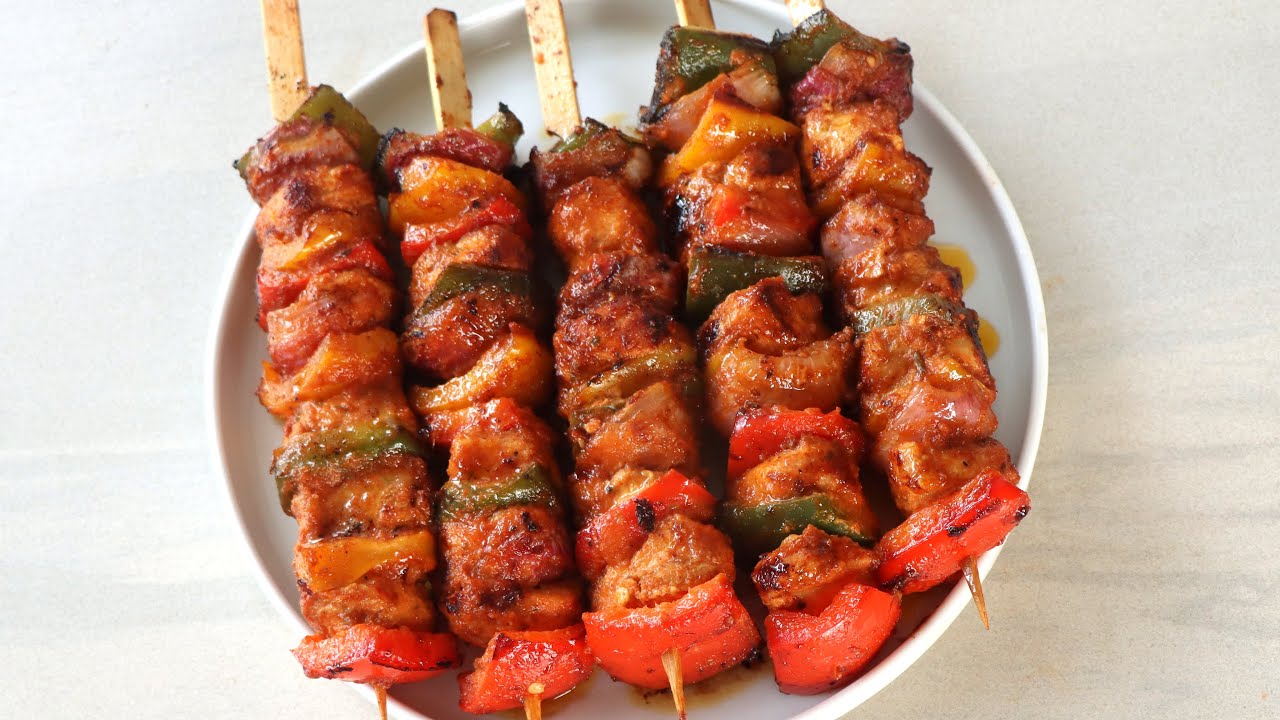 Qiz dosti uni yalaganda u erkalaydi. Seks rus xxx onam