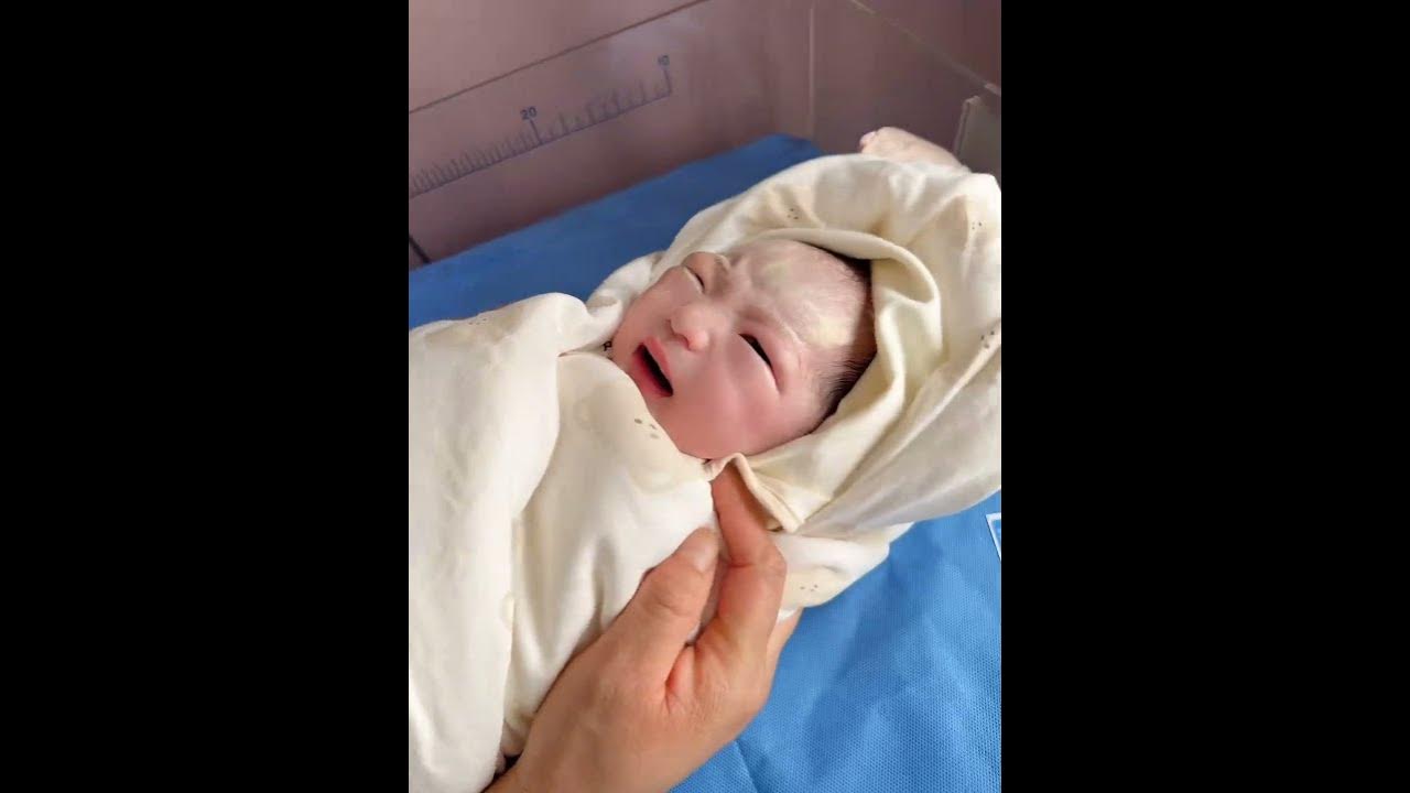 #shorts#newborns #baby #pregnant women giving birth#multiple births #Twin babies