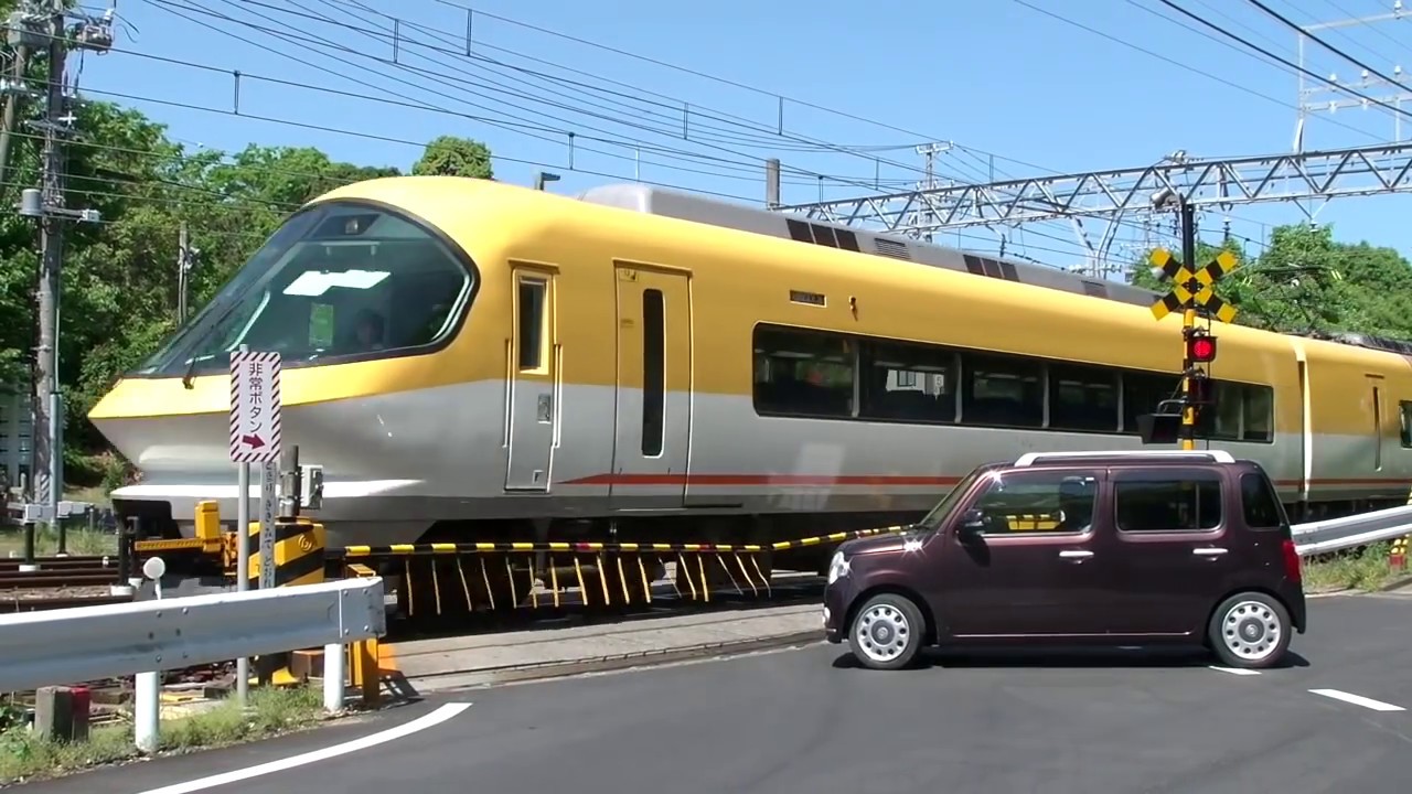 近鉄の踏み切り Railway Crossing in Japan  ( Kintetsu )