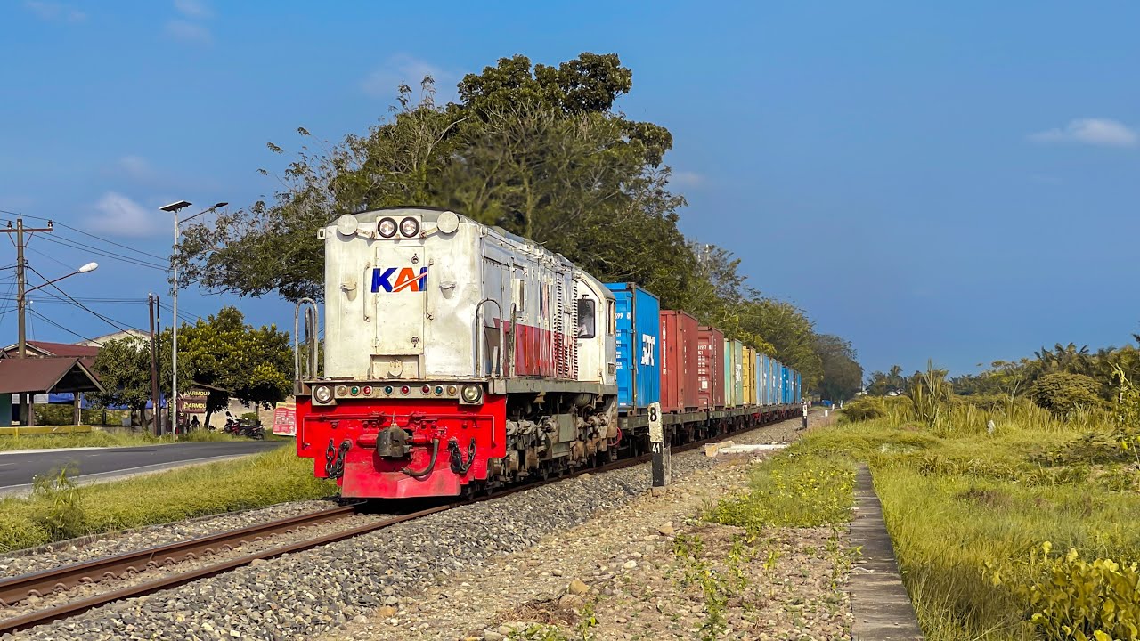 KERETA API DI PINGGIR JALAN LINTAS SUMATERA‼️ ASIKNYA HUNTING DI SEKITAR PERBAUNGAN SUMATERA UTARA