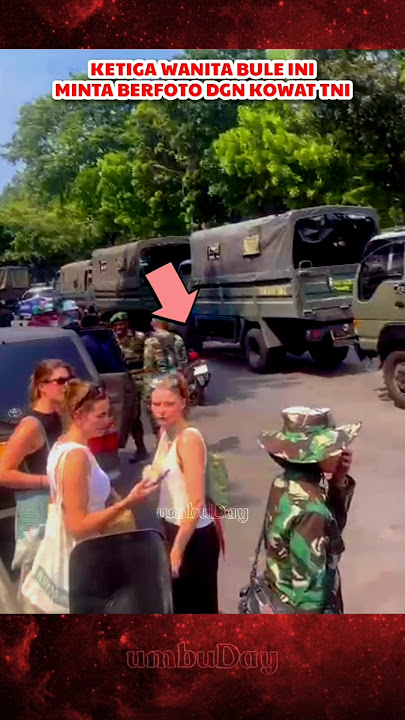 Pesona kowad TNI membuat ketiga bule ini minta berfoto #tni #tniindonesia #bravo