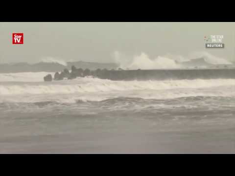 Typhoon Megi hits Taiwan's east coast