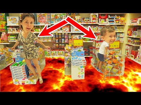 THE FLOOR IS LAVA CHALLENGE!! in JUMBO | Alex vs Mamica