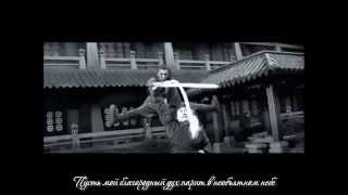 Jackie Chan - Nan Er Dang Zi Qiang (рус.саб) Resimi