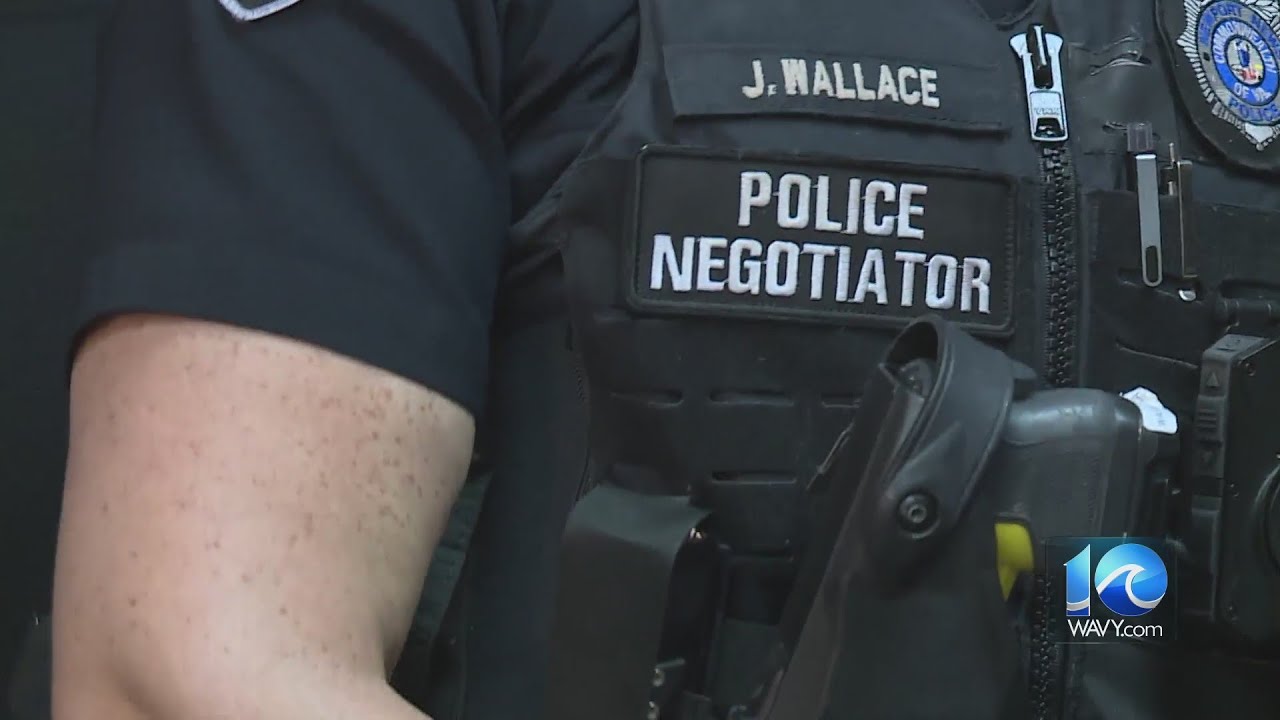Newport News police officer hailed a hero after saving man's life - YouTube