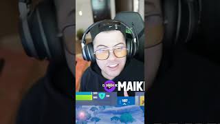 Alguien ayudelo 🎧😭 @Turtle Beach LATAM // #fortnite #fortniteclips #humor #streamer