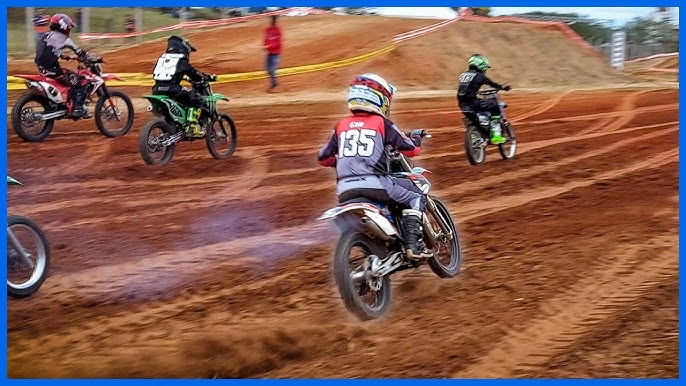 Mini Moto a Gasolina de Trilha ou Moto Cross Piloto de 4 Anos