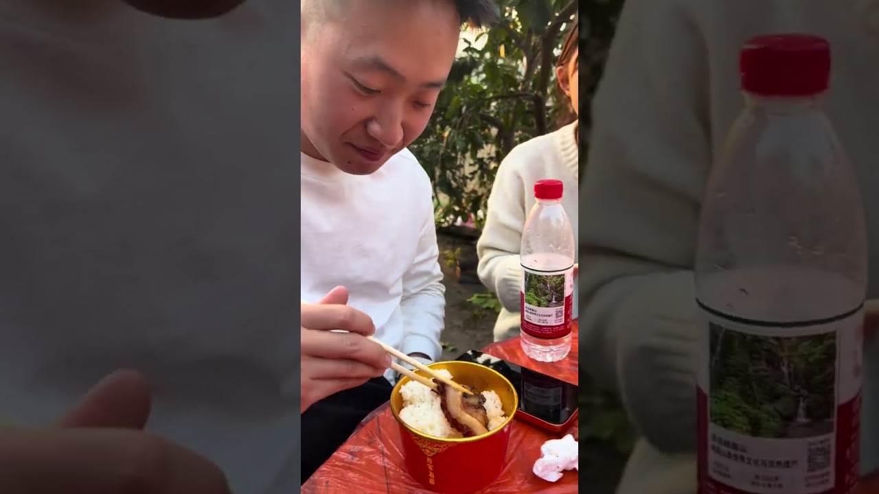 幺姑生日宴非常隆重，在欢度春节期间喜上加喜，老谭是吃安逸了的 #日常vlog #农村坝坝酒席 #原创作品 #