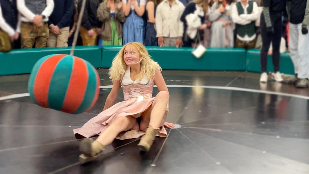 😍 Stunning Girl on TEUFELSRAD Oktoberfest Munich 2025 🎡 Devil’s Wheel Challenge in 4K 🔥