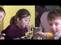 Ref:gkInTqqMVYY Une cantine scolaire, comment �a marche  