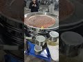 Swing vibrating screen