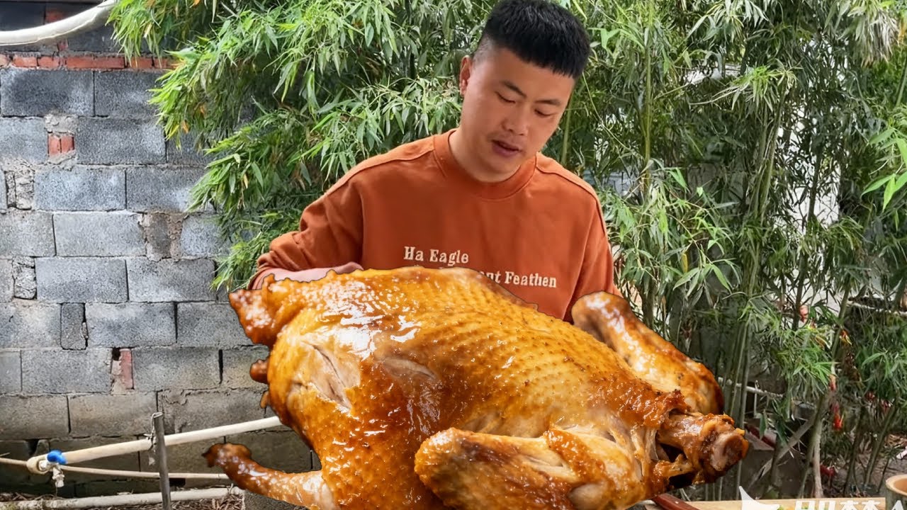 心心念念的叫花鸡出锅啦！专程去集市买鸡制作，妈妈第一口就赞不绝