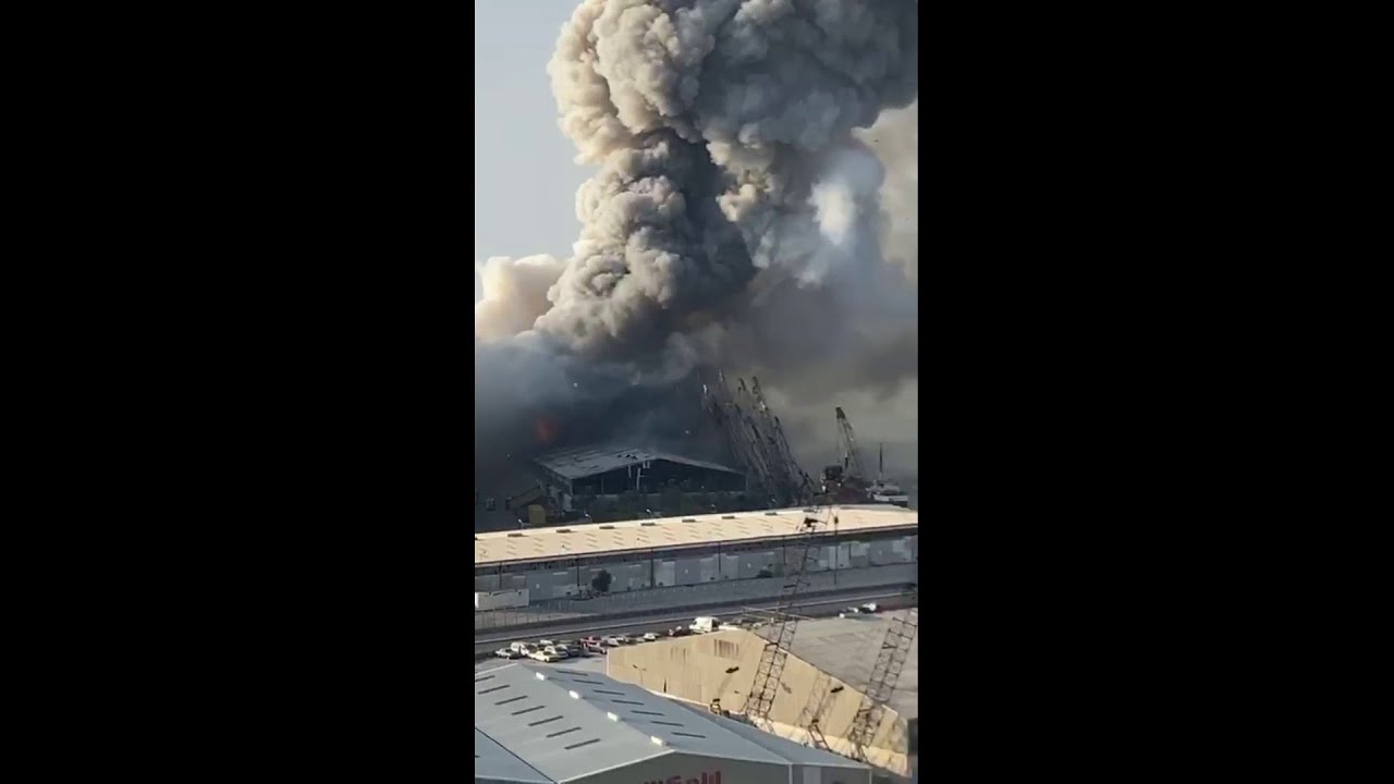 ما لم تشاهدونه من قبل عن تفجير بيروت .. أوضح فيديو يظهر انفجارين