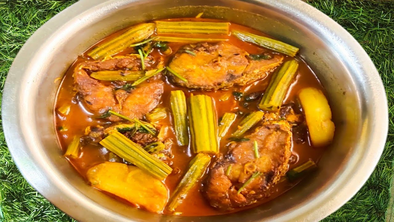 সজনে ডাটা দিয়ে মাছের ঝোল। Sojne Data diye macher Jhol Recipe.