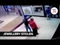 WATCH | A gang of five rob a jewellery store in Cape Town mall, threaten security guard