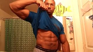 Do I look better flexing 💪 in a tight shirt !!!