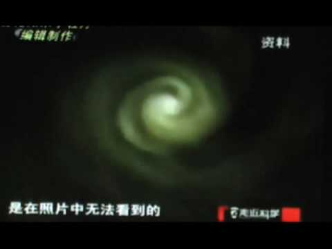 Obamas Vortex Strange Spiral Lights in Norwegian Skies, in China too Do Rockets or Missiles Hang in the Air or does Gravity play a part A rocket or missile Visible for as long as this Norwegian Spiral, onlookers reported it being visible for around 12 minutes, should fall out of the Sky !! This video shows rockets & missiles going out of control, explode, and fall to earth, some exploding when hitting the ground, but none seem akin to the spiral seen over Norway, in the slightest, there is a likeness to the Chinese clips shown however .. So, what was this phenomena .. a Vortex, Time Warp, Ufo, a Missile, Near-miss, Meteor or Comet, HAARP or/and Eiscat Was it Cosmic or Manmade ??