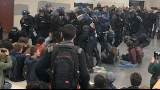 Nanterre : les CRS évacuent les étudiants par la force