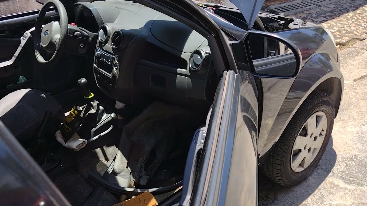 Ford KA 2011, entrando água e solução paliativa.