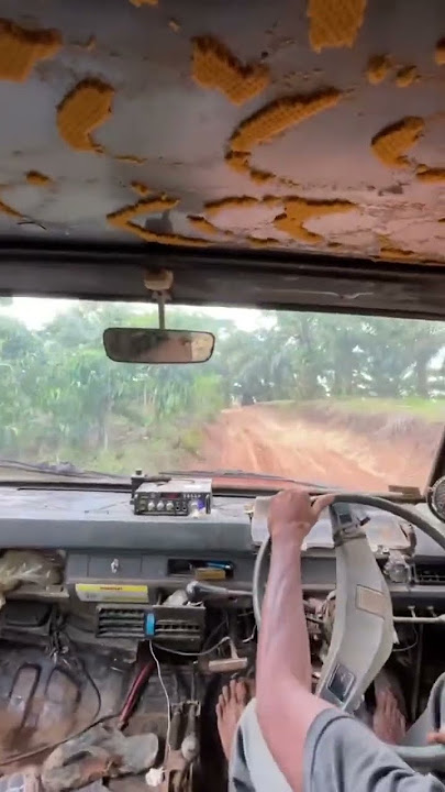 STUNNING ON A SLIPPERY ROAD🥵 STORY WA L300 #l300 #truckdriver #driver #truckroll #trending #short...