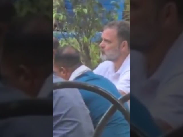 राहुल गांधी ने दिल्ली में ऑटो ड्राइवरों से मुलाकात की , दाल-रोटी खाई . आप क्या सोचते हैं ?