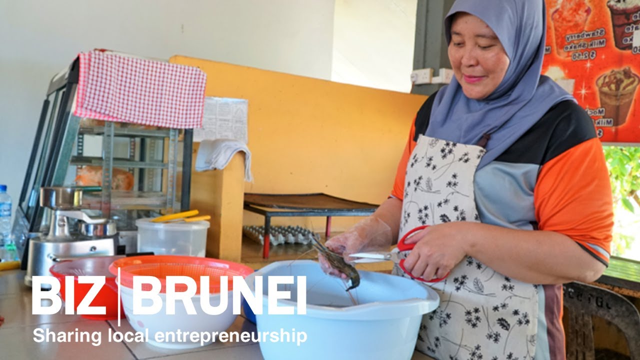 The School Chef Behind Temburong S Udang Galah Burgers Youtube