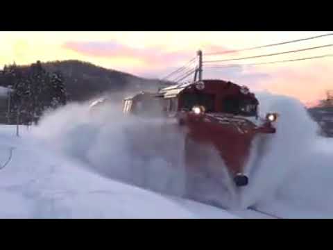 Video: Kanadský Vlak Pluhy Sněhem Jako Nikdo Jiný