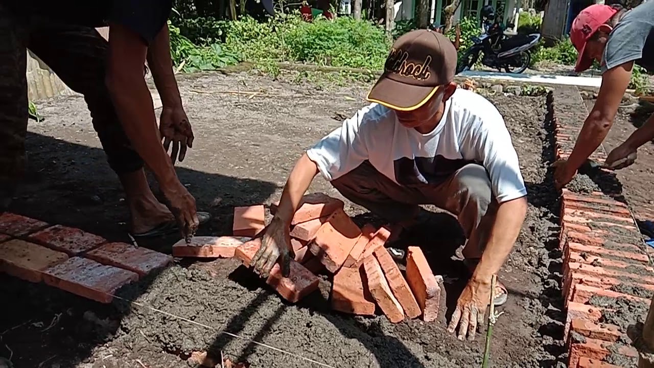 ANEH MASANG BATU BATA  PAKAI TANGAN BEDAH RUMAH 