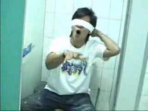 xiao zhu singing "qiang si qiang si" in the toilet