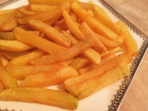 “Kartof-fri”nin ev şəraitində hazırlanması. Çıtır patates kızartması.