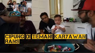 Cipung di temani karyawan rans