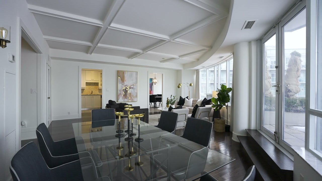 20 Blue Jays Way, Lower Penthouse 2301